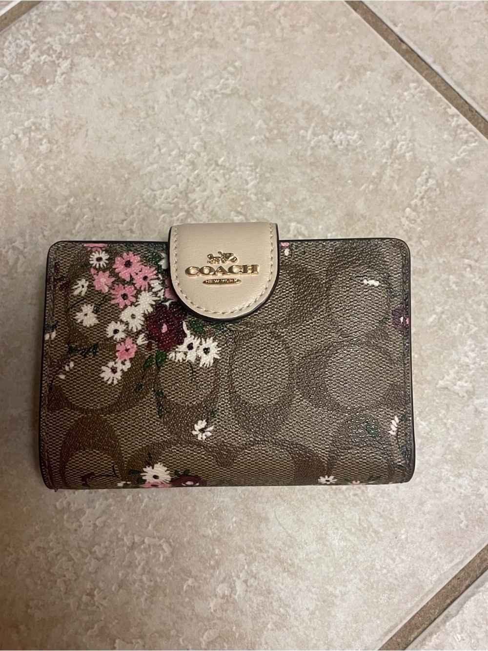 Coach Medium Corner Zip Wallet in Signature Evergreen Floral C3773